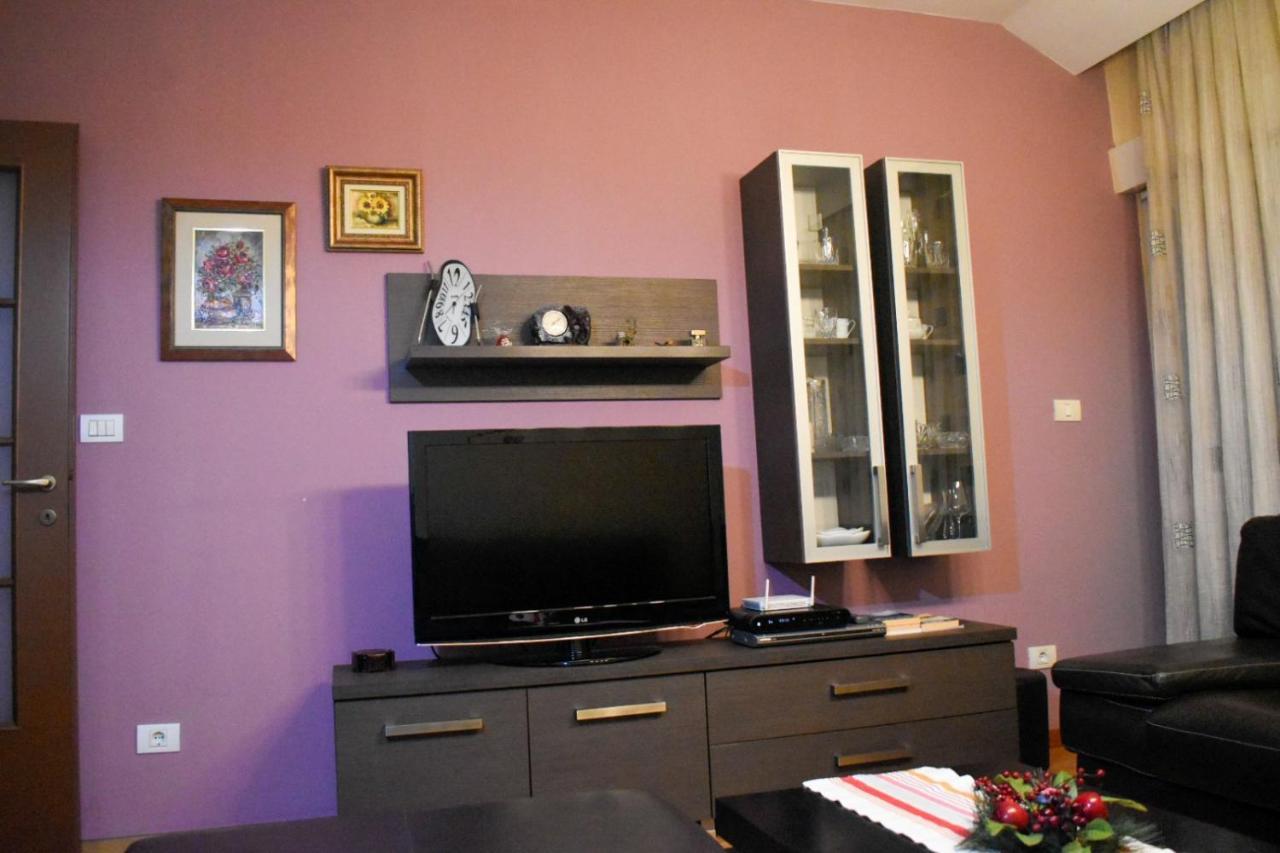 Sara 2 Apartman *
